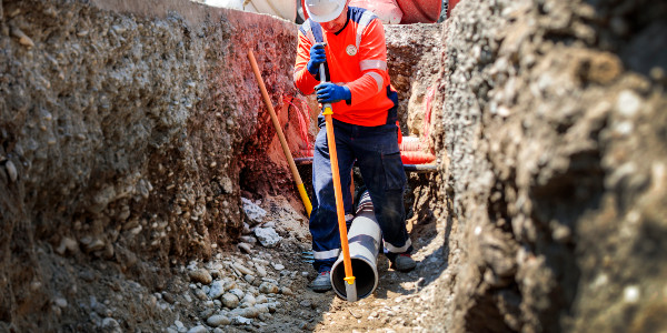 On a construction site how to prevent the risk of electrocution ?